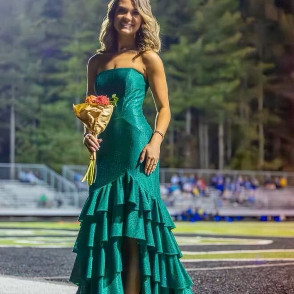 Elegant Green Strapless Ruffle Dress